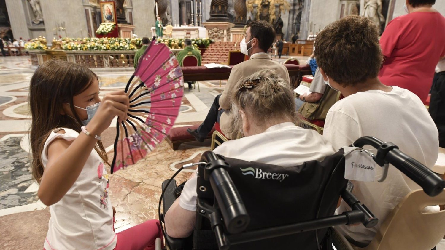 Папа Франциск: заботиться о стариках с любовью