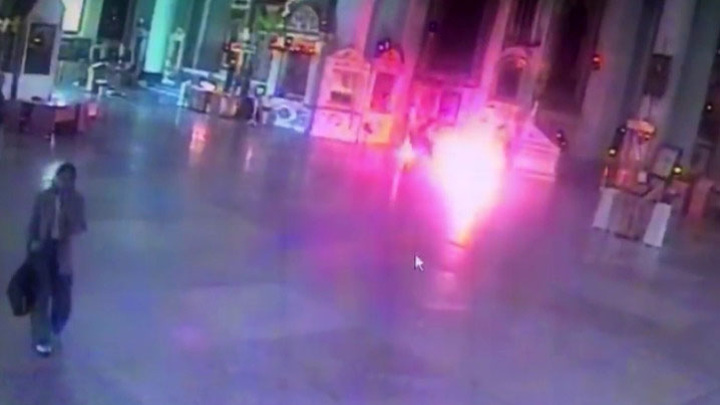 Загоревшийся в петербургском храме мужчина попал в больницу в тяжелом состоянии