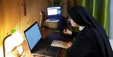 Как начать читать Библию? Советы от католической монахини