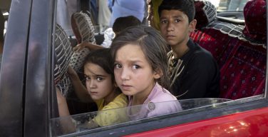 В Афганистане талибы требуют отдавать 12-летних девочек в жены боевикам