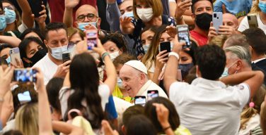 Папа на общей аудиенции 11 августа: тем, кто ищет жизни, нужно взирать на Иисуса Христа