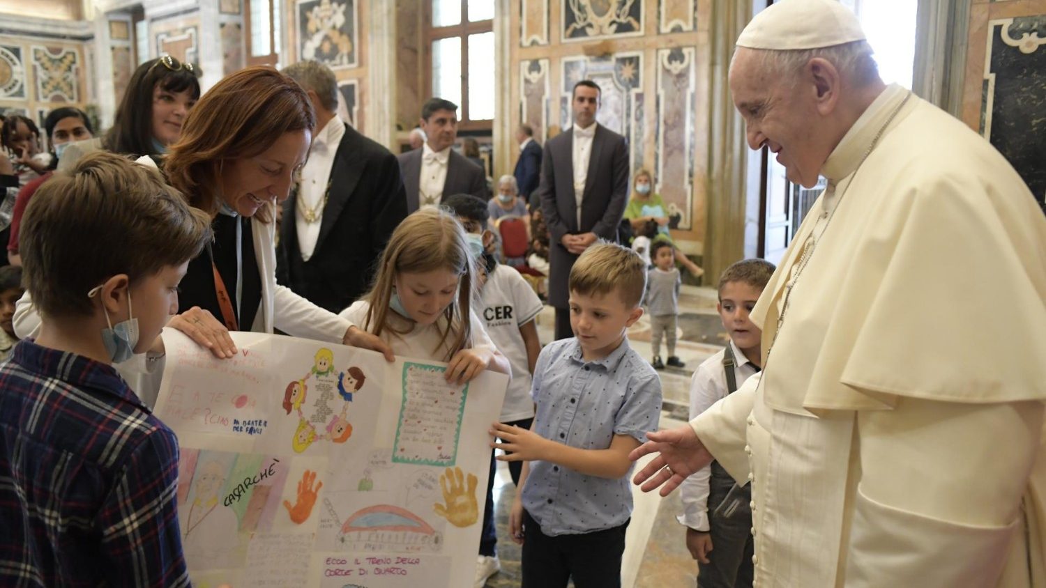 Папа встретился с благотворительной организацией Arché