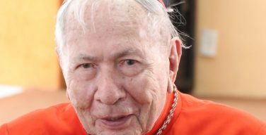 Папа скорбит о почившем кардинале Фалькау