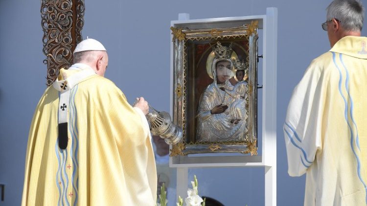 Визит Папы Франциска в Венгрию завершен