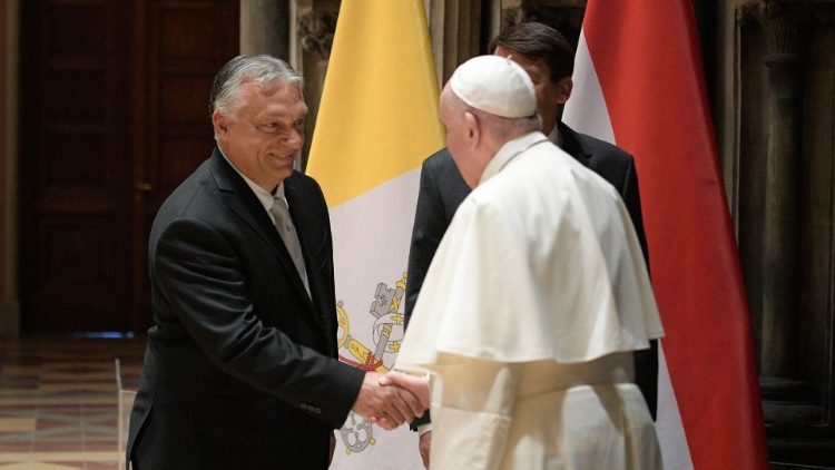 После официального приёма в аэропорту венгерской столицы состоялась приветственная церемония в столичном Музее искусств, встреча с властями страны – президентом Яношем Адаром и премьер-министром Виктором Орбаном, а затем с поместным епископатом.