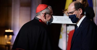 Госсекретарь Ватикана встретился с премьер-министром Франции