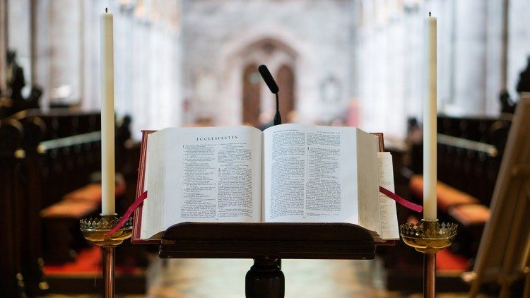 Ватикан издал декрет о переводах литургических текстов
