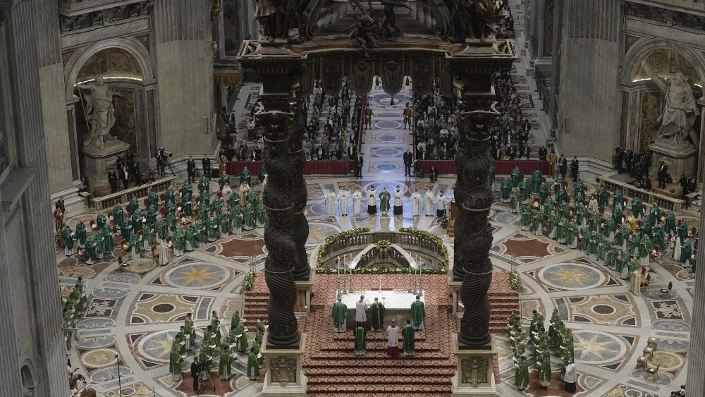 Папа Франциск возглавил Мессу открытия Синода
