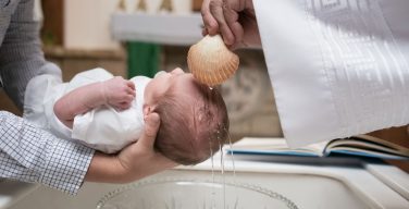 В одной из епархий Сицилии ввели трехлетний запрет на назначение крестных родителей