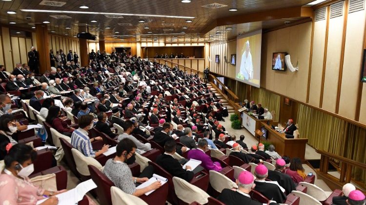 Папа Франциск открыл работу Синода в Ватикане