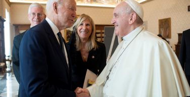 Папа Римский и президент США в Ватикане обсудили пандемию и климатический кризис