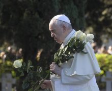 Жизнь — не прогулка и не лабиринт, но путь. Папа совершил Мессу на Французском военном кладбище