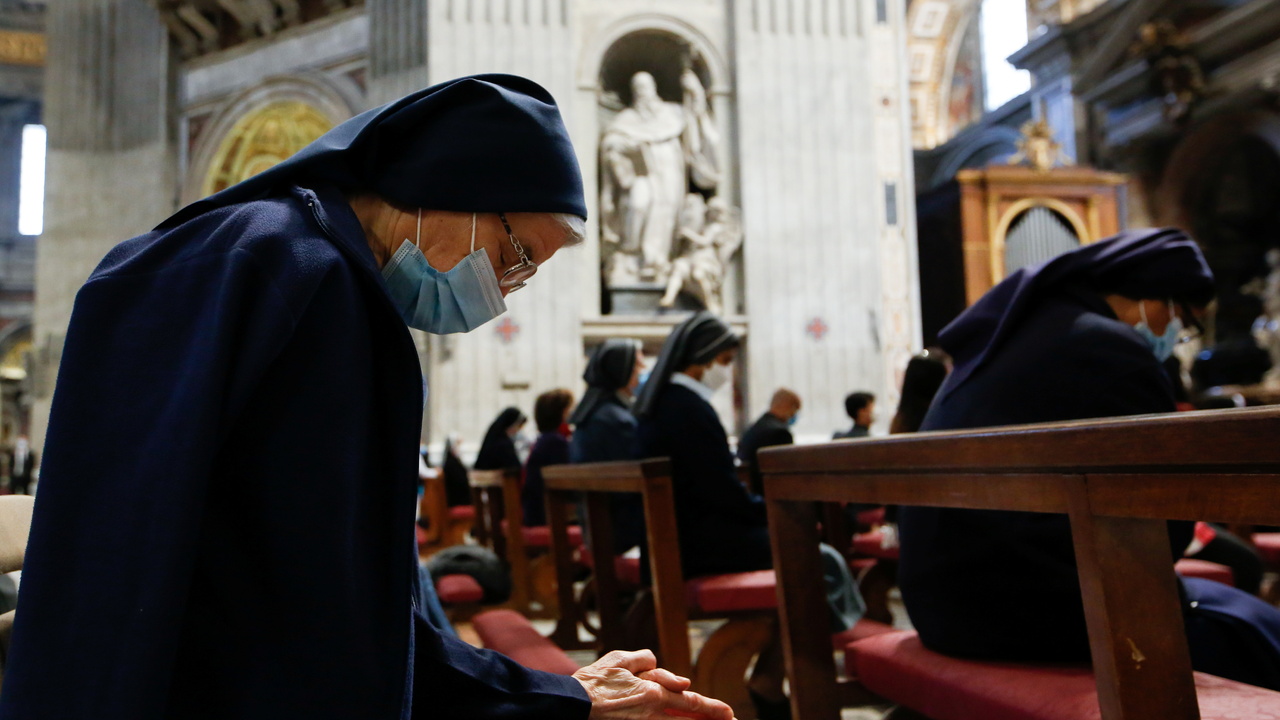 Папа: монахини призваны быть матерями и сёстрами
