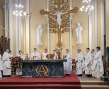 В Москве совершили Святую Мессу в честь 30-летия служения священнического братства св. Карла Борромео в России