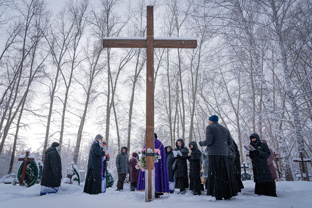 На католическом кладбище Новосибирска помянули всех усопших верных (ФОТО)