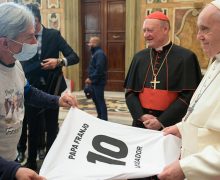 Папа благословил футболистов из команд цыган и Ватикана