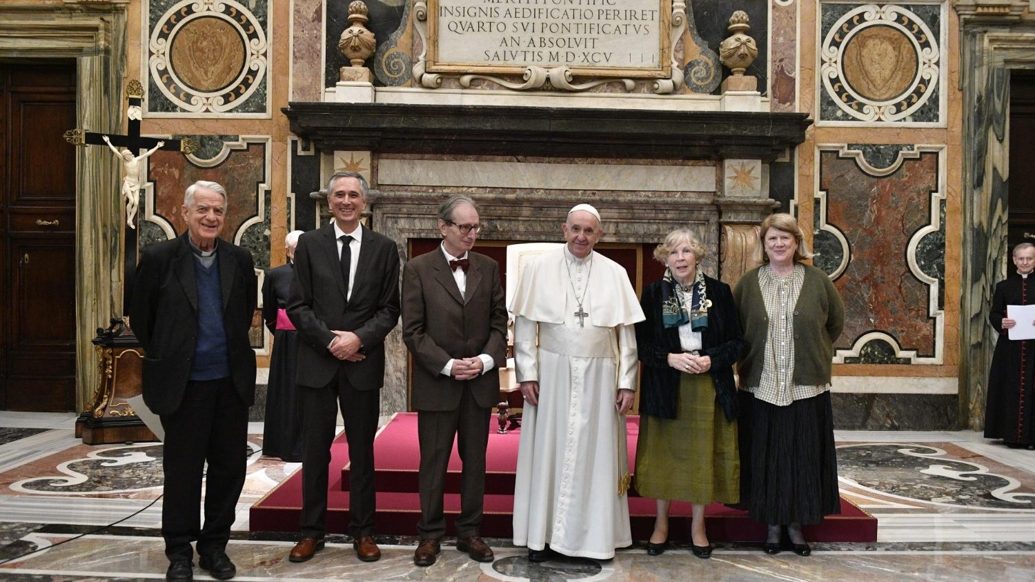Папа вручил премию Йозефа Ратцингера четырём учёным