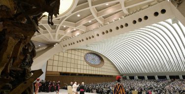 Во время общей аудиенции Папа напомнил о критической ситуации сотен итальянских рабочих
