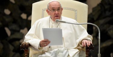 На общей аудиенции Папа напомнил, что заупокойные молитвы – это не культ смерти, а проявление милосердия