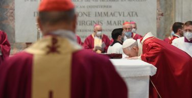 Папа Франциск отслужил поминальную Мессу по почившим кардиналам и епископам