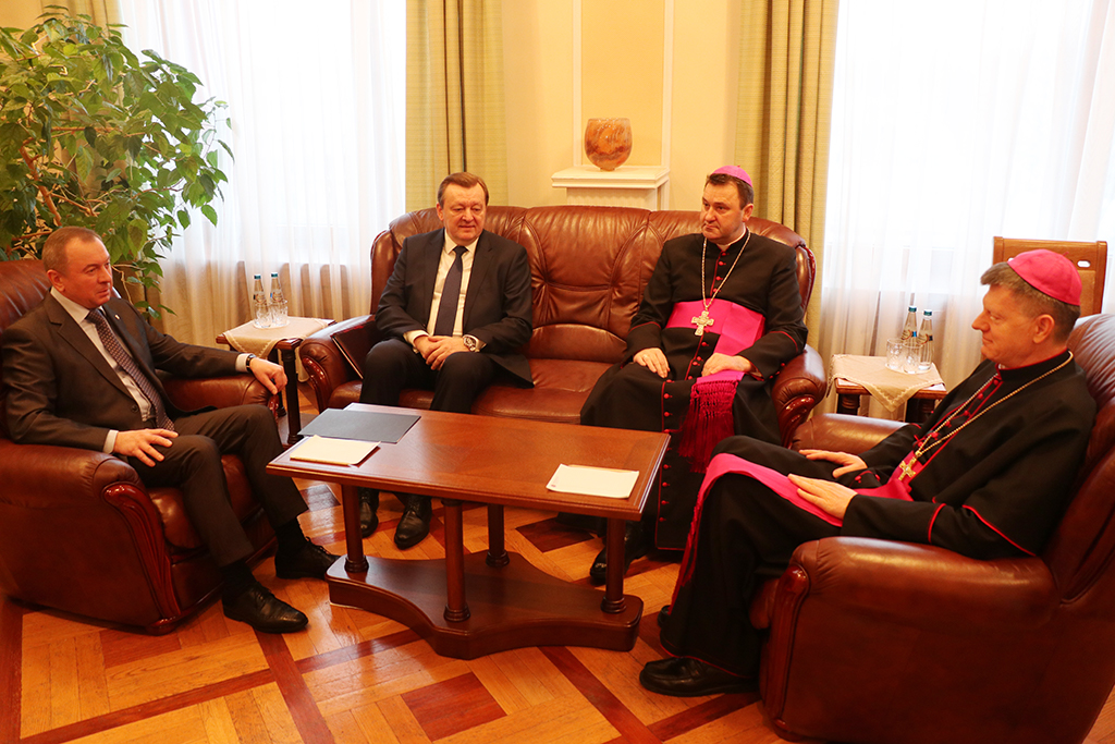 Нунций Йозич и архиепископ Станевский встретились с главой МИД Белоруссии