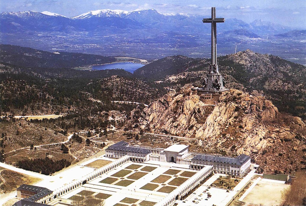 В РПЦ предостерегают власти Испании от закрытия монастыря и взрыва креста в Долине павших