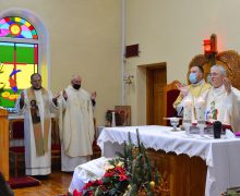 Рождество Христово и юбилей священства отца Коррадо Трабукки отпраздновали в приходе новосибирских францисканцев