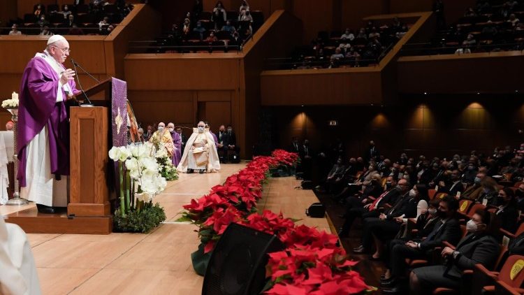 Визит Папы Франциска в Грецию продолжается: Святая Месса в столичном концертном комплексе