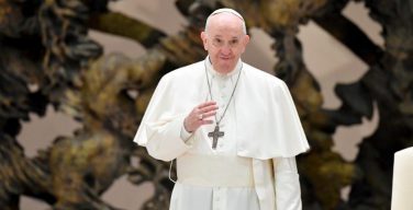 Папа Франциск призвал молиться за успех его визита в Грецию и Кипр