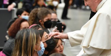 Папа: болезнь и инвалидность не делает жизнь менее достойной
