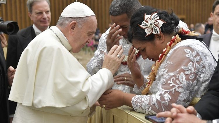 В праздник Святого Семейства Папа Франциск обратился с посланием к семьям всего мира