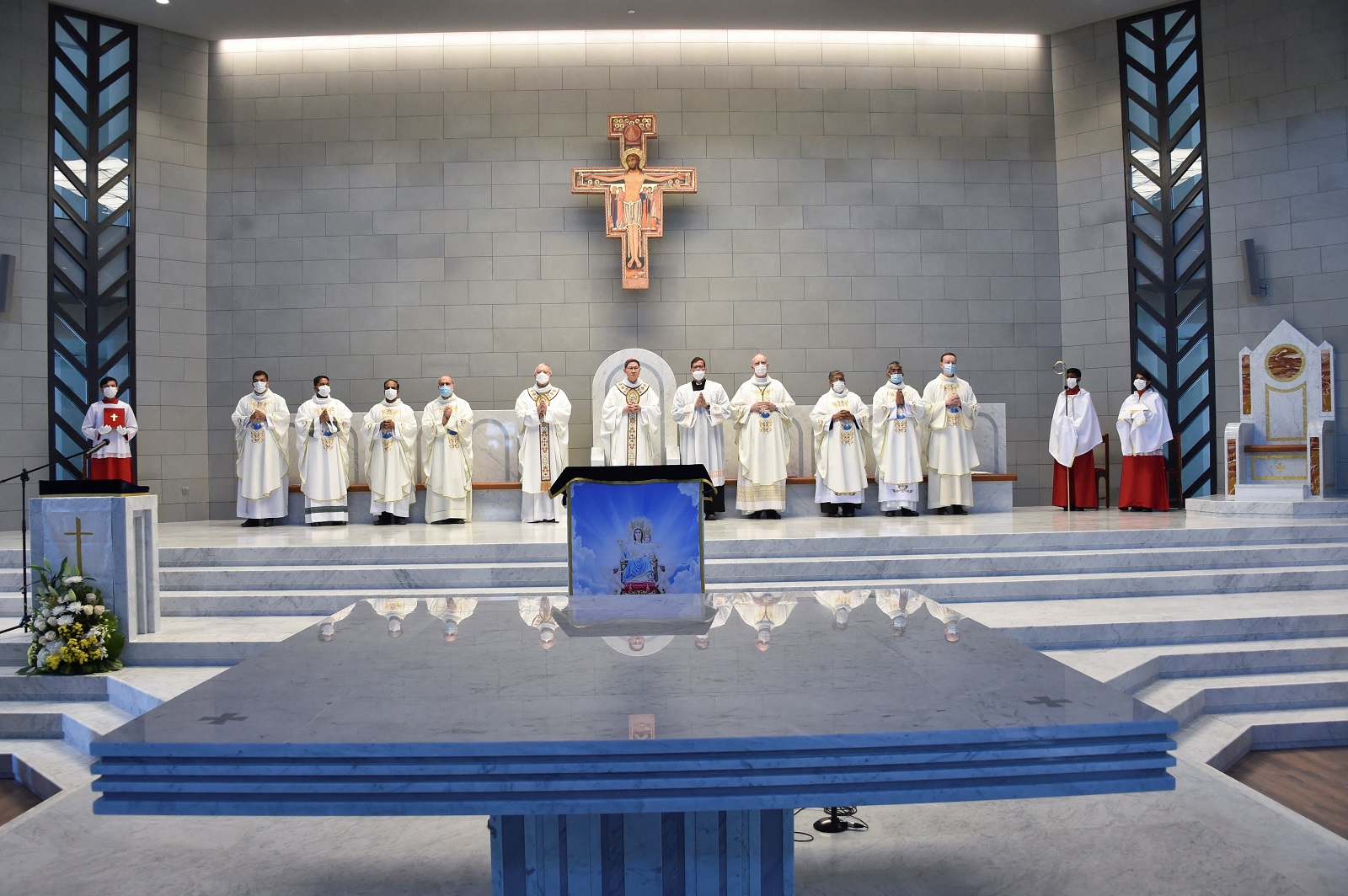Кардинал Тагле освятил самый большой собор в регионе Персидского залива