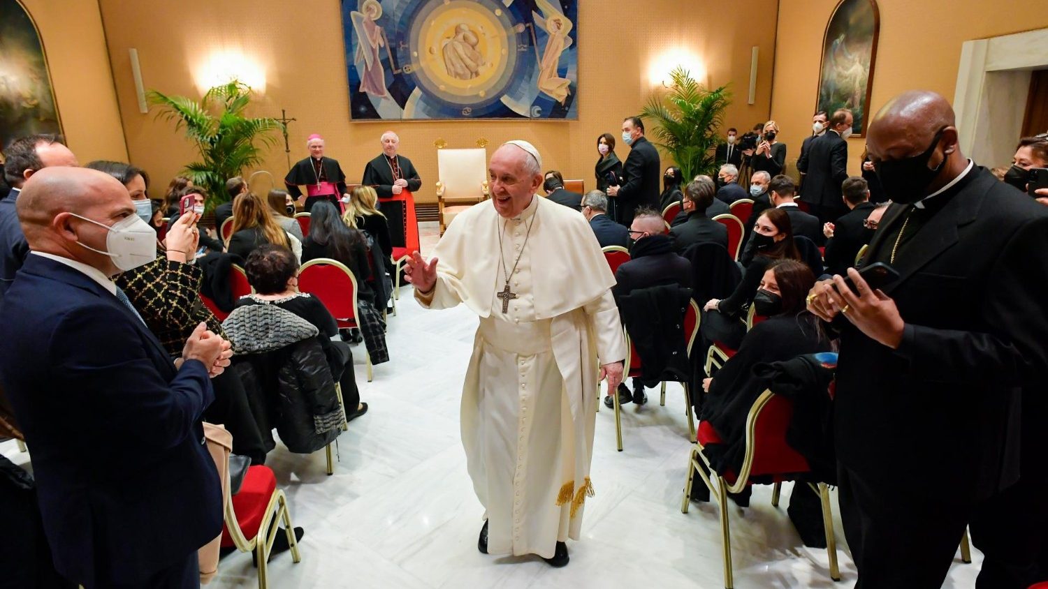 Рождественский концерт в Ватикане: Папа приветствовал артистов