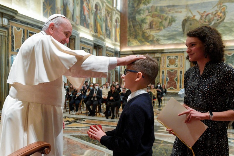Папа: Иисус пришел в мир ребенком, чтобы мир был «по мерке ребенка»