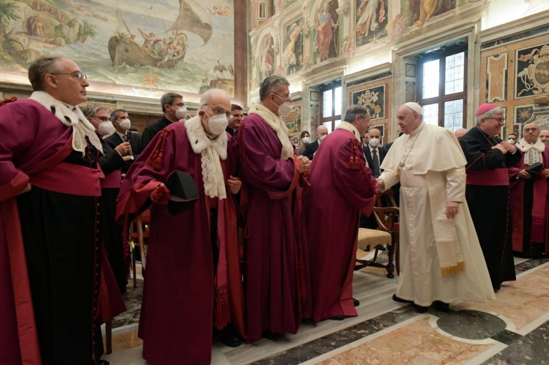Папа: в процессах Римской Роты крайне важно слушание