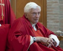 Бенедикт XVI: прошу прощения и уповаю на Господа