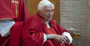 Бенедикт XVI: прошу прощения и уповаю на Господа