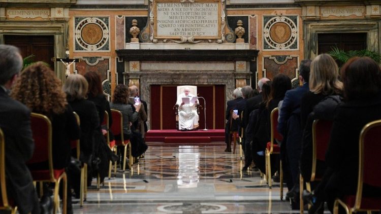 Папа Франциск предложил поразмышлять о практике взимания налогов в свете Евангелия