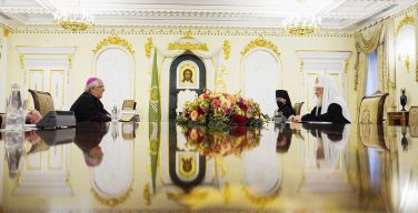 Состоялась встреча Патриарха Кирилла с Апостольским нунцием в России