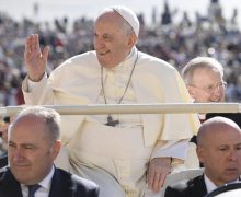 Папа Франциск на общей аудиенции 27 апреля: родственные узы сильнее предрассудков (ФОТО)