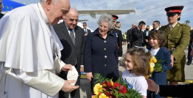 Папа Франциск прибыл на Мальту (+ ФОТО)