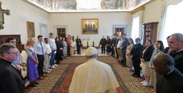 Папа — паломникам из Королевского университета Белфаста: если мы веруем в Иисуса, мы должны поступать как Иисус
