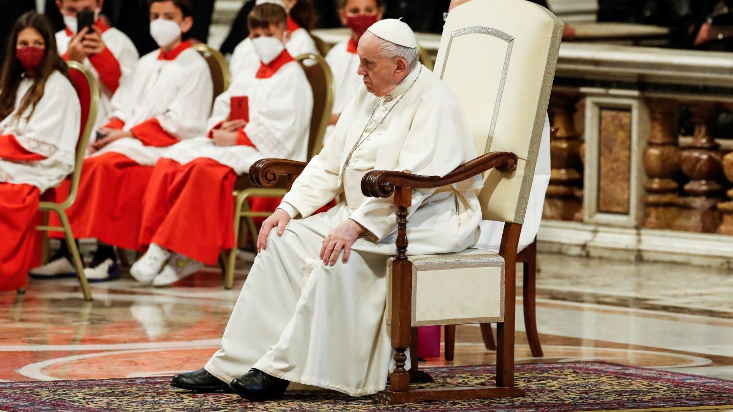 Папа Франциск прокомментировал боль в колене