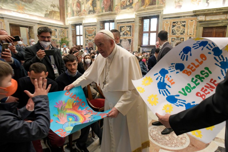 Папа: вместе строить общество, включающее самых уязвимых