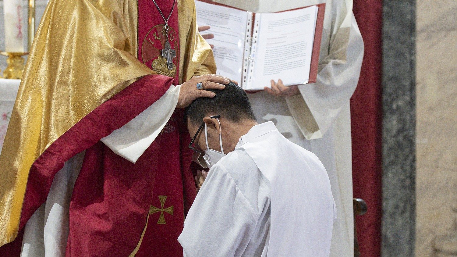 Итальянские епископы смягчили антиковидные меры