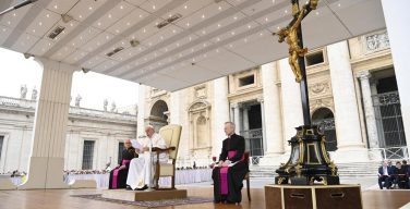 Общая аудиенция 4 мая. Папа Франциск: практика веры – признак силы в старости (+ ФОТО)