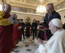 Папа Франциск встретился с буддистами Монголии