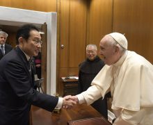 Папа встретился с премьер-министром Японии