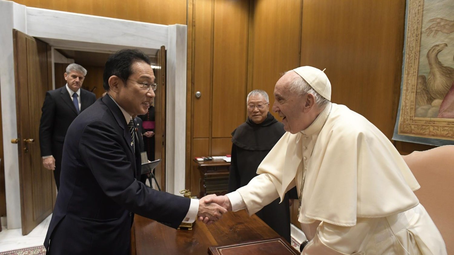 Папа встретился с премьер-министром Японии