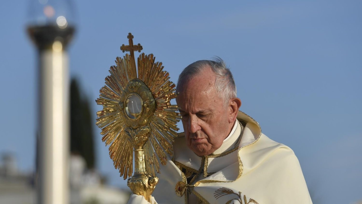 Папа Франциск призвал христиан быть «людьми Евхаристии»